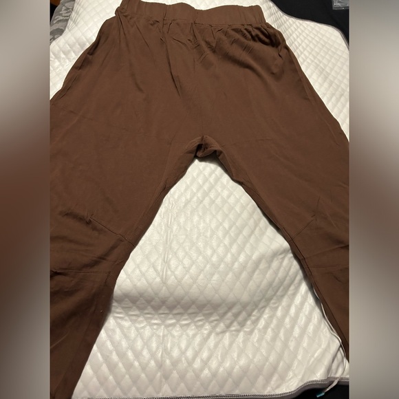 Brown knit drop crotch cropped pants - Picture 2 of 4